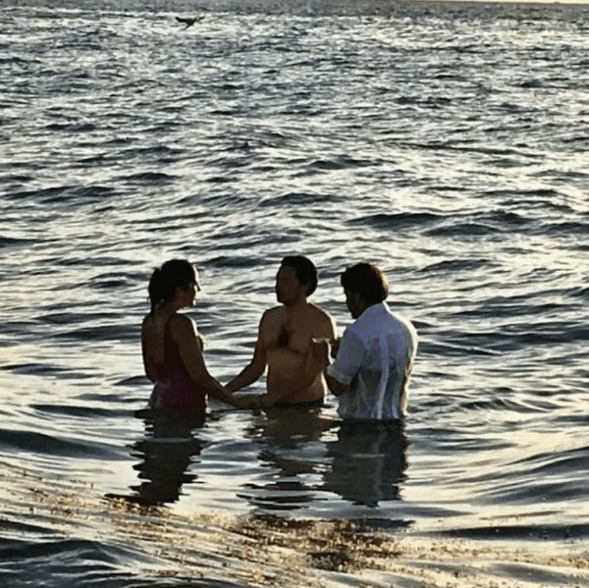 Gabriel-Abelo-performs-ocean-wedding ceremony