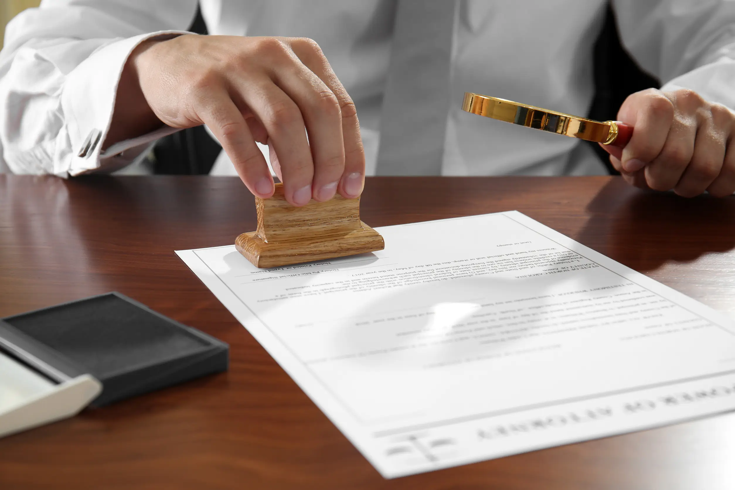 Jurat vs. Acknowledgment in Florida: What’s the Difference?